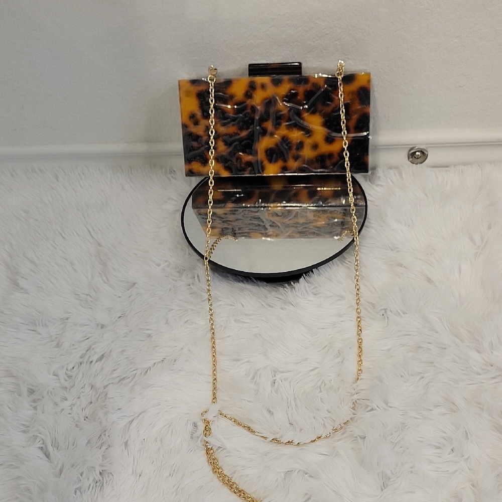 Elegant Tortoiseshell Chain Shoulder Bag